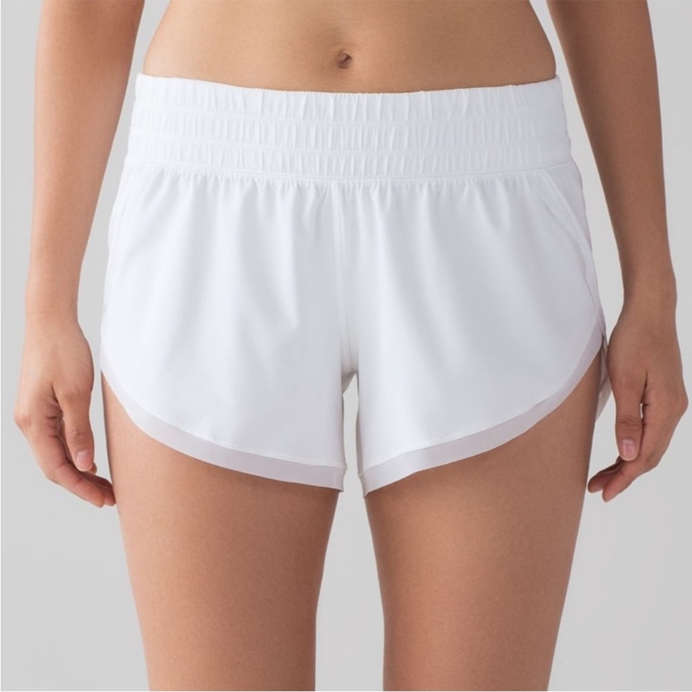 WHITE LULU SHORTS